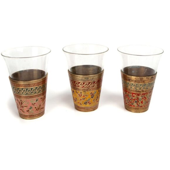 Vintage Indian Brass & Glass Hammered Cups & Tray  Engraved Floral Lassi - 4 Set - Picture 2 of 9